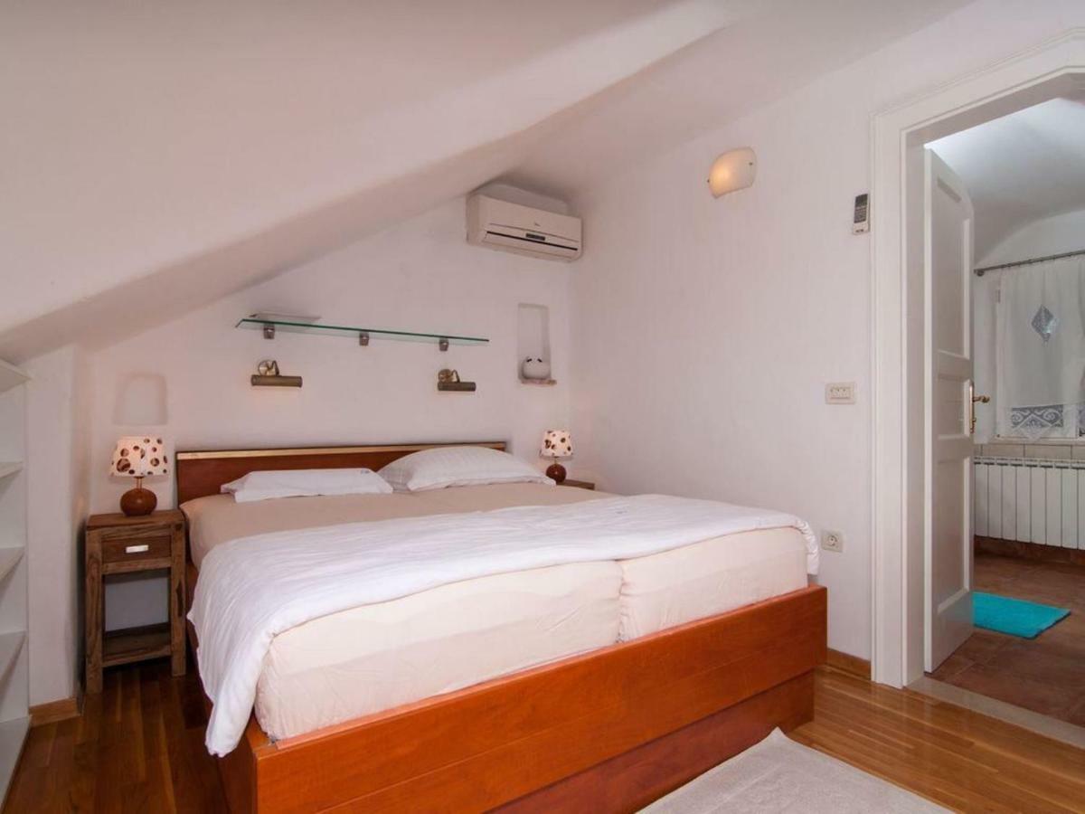 Deluxe Villa Sirena On The Beach With Pool Supetar Ngoại thất bức ảnh